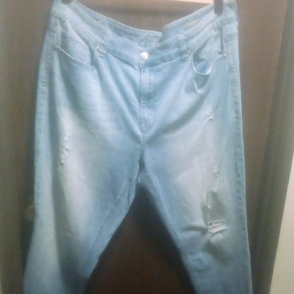 Melissa McCarthy Seven7 Distressed Girlfriend Cuffed Jeans